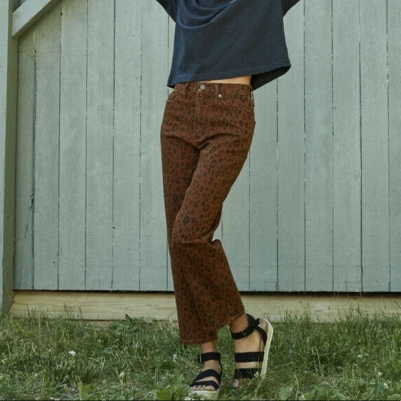 Universal Thread Leopard Print Cropped Ankle Jeans - Picture 3 of 7